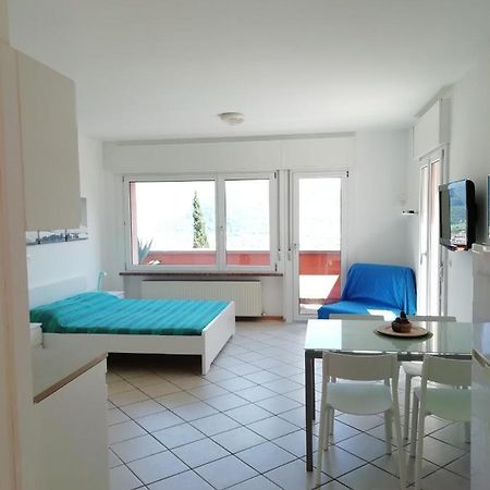 Lake & Castle View Apartment Riva del Garda Bagian luar foto