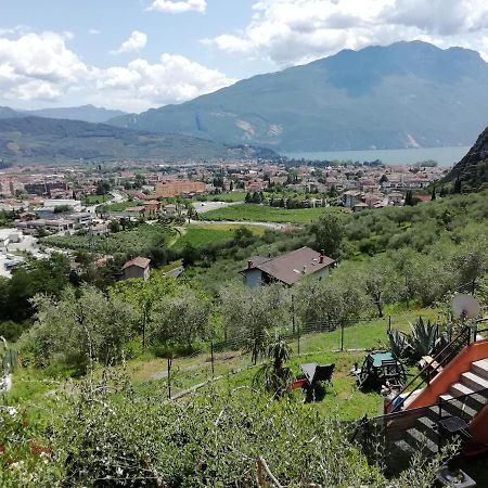 Lake & Castle View Apartment Riva del Garda Bagian luar foto