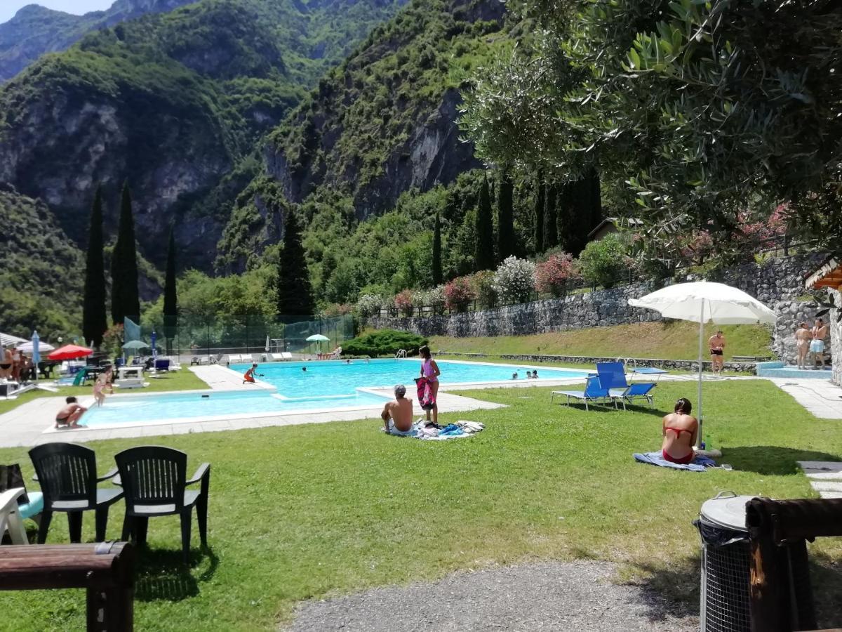 Lake & Castle View Apartment Riva del Garda Bagian luar foto