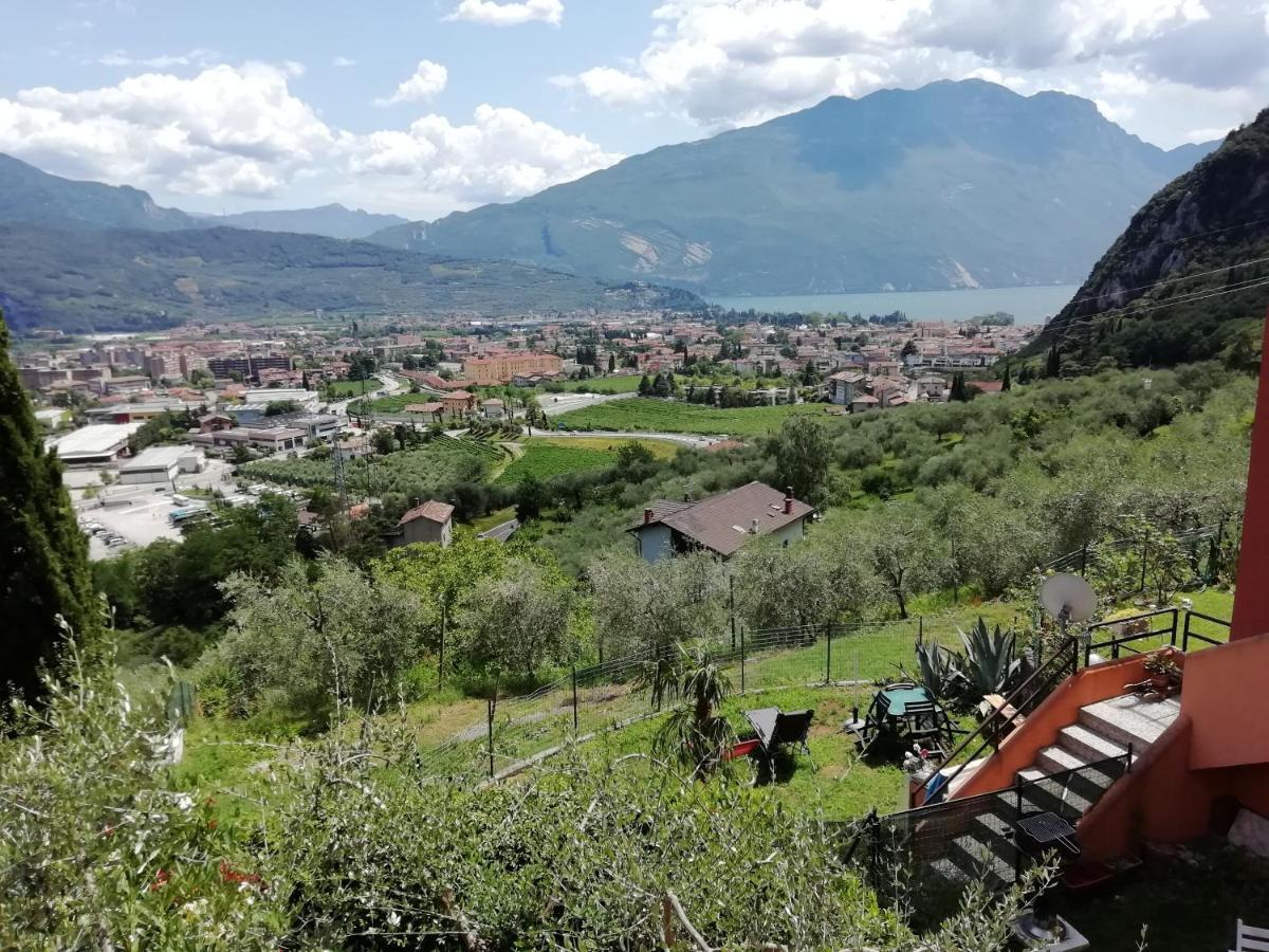Lake & Castle View Apartment Riva del Garda Bagian luar foto