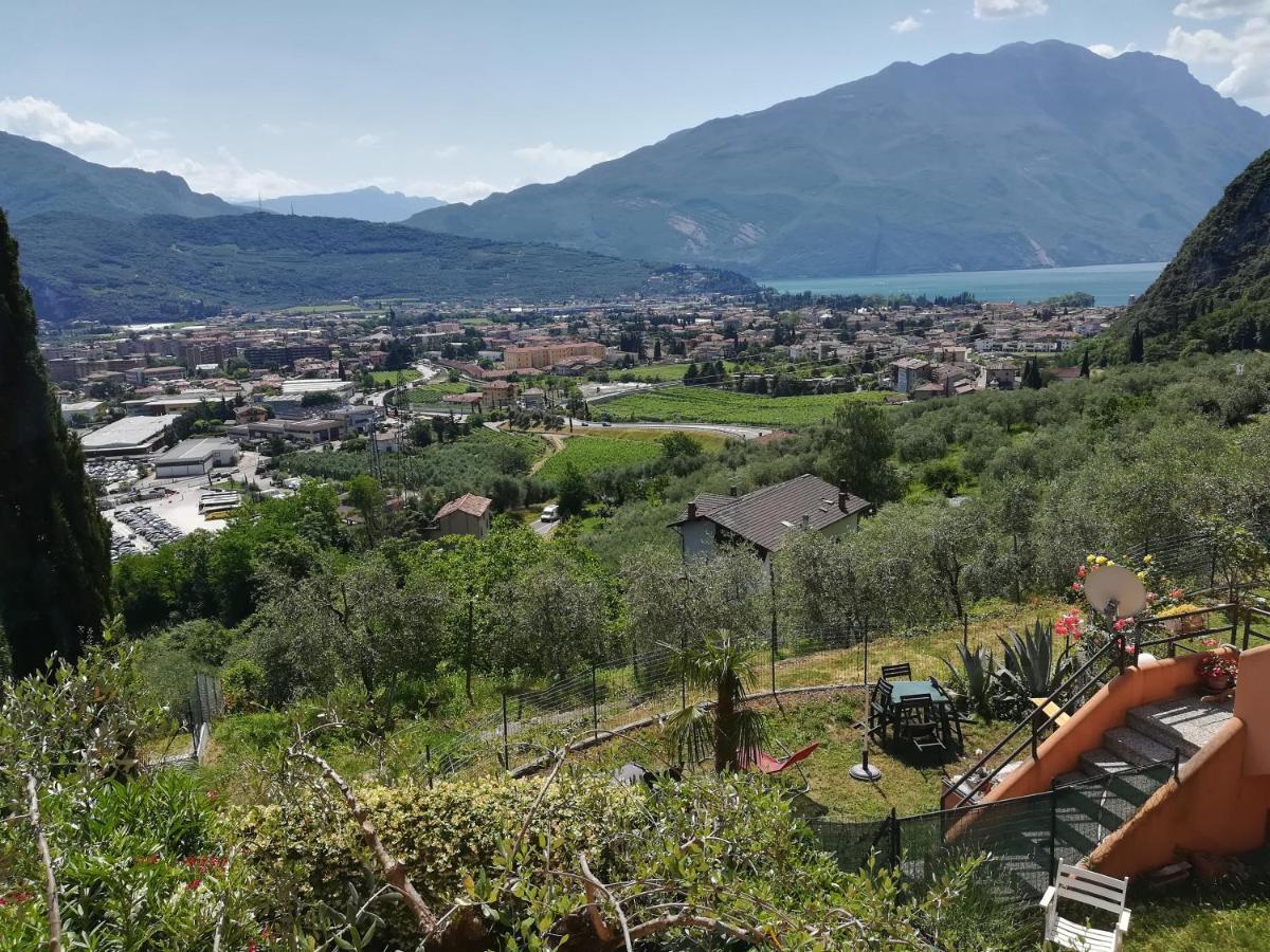 Lake & Castle View Apartment Riva del Garda Bagian luar foto