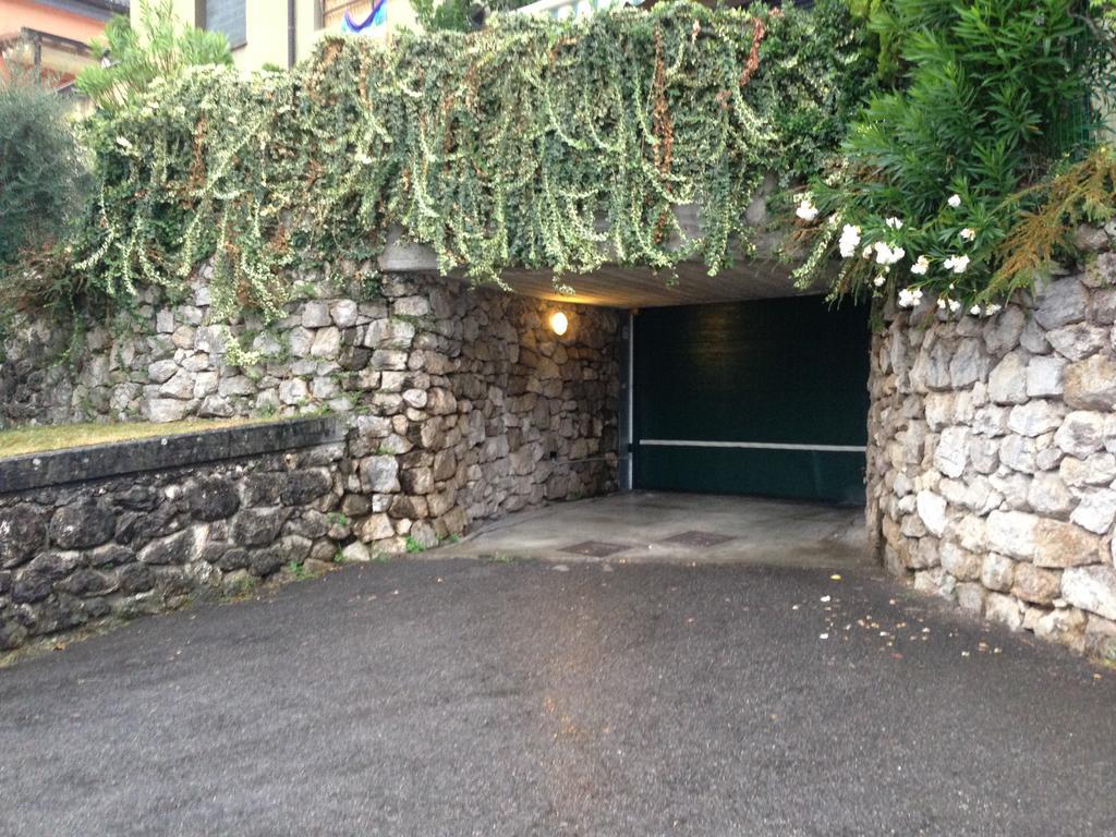 Lake & Castle View Apartment Riva del Garda Bagian luar foto