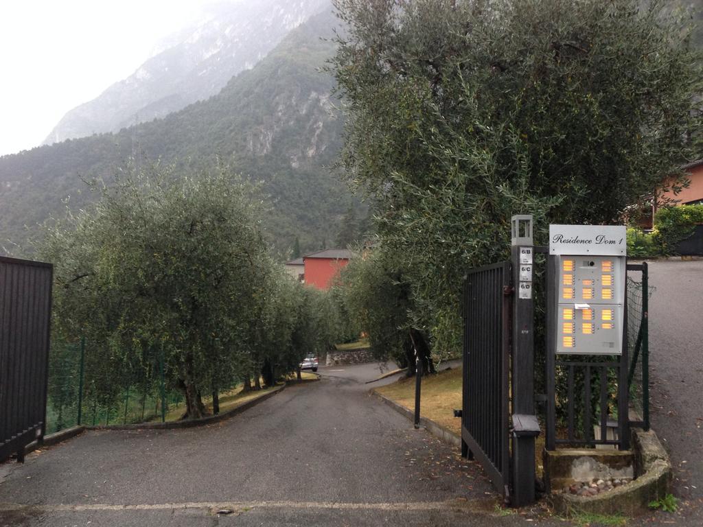 Lake & Castle View Apartment Riva del Garda Bagian luar foto