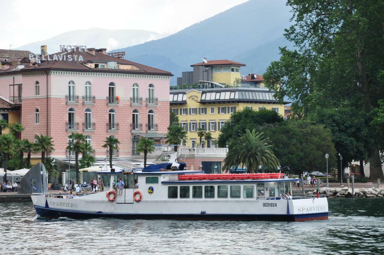 Lake & Castle View Apartment Riva del Garda Bagian luar foto
