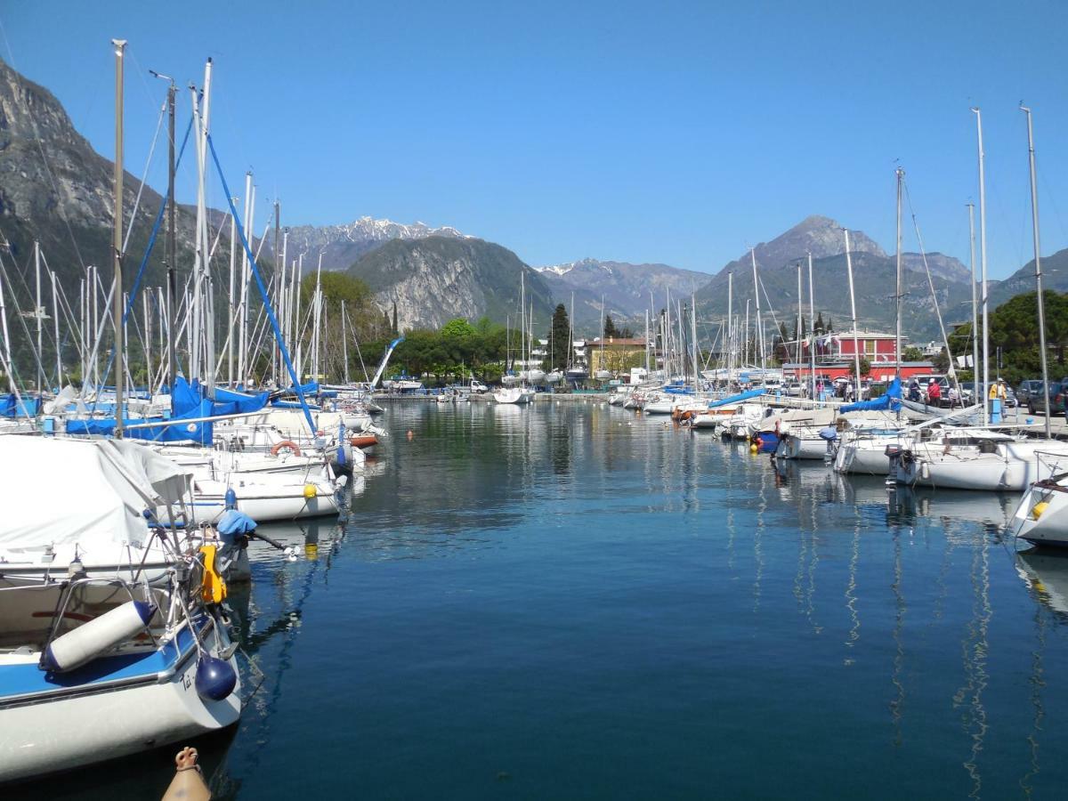 Lake & Castle View Apartment Riva del Garda Bagian luar foto