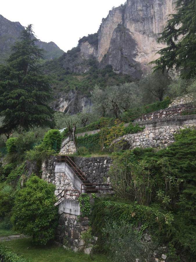 Lake & Castle View Apartment Riva del Garda Bagian luar foto